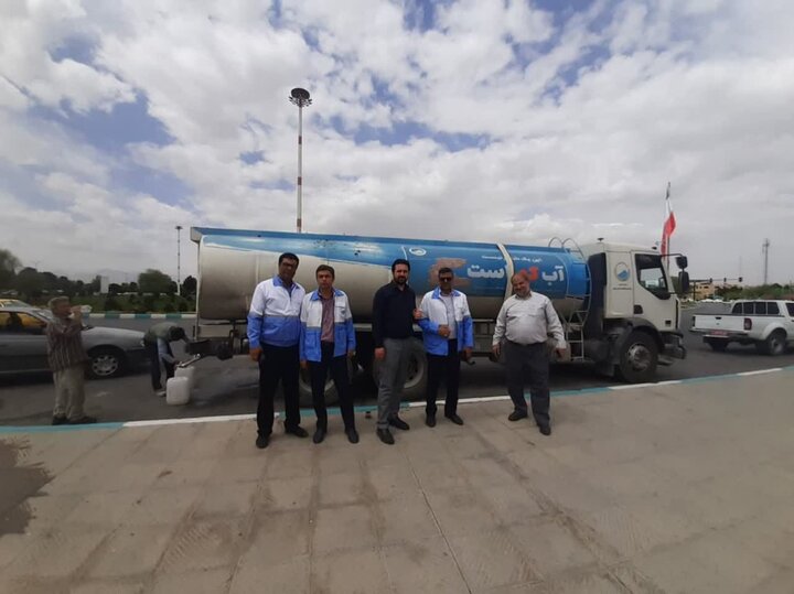 اعزام ۲ دستگاه تانکر آبرسان به استان یزد