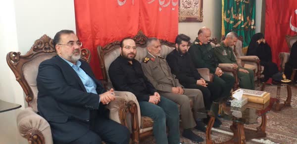 دیدار سردار شیرازی و امیر واحدی با خانواده سردار شهید زاهدی
