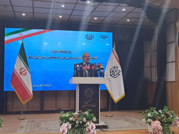 معاون سیاسی وزیر کشور: ۲۵ هزار و ۷۰۰ صندوق الکترونیکی در انتخابات فعال است