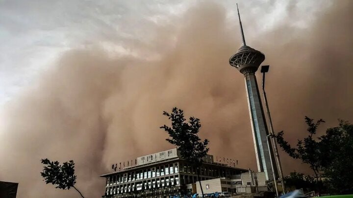 وقوع تندباد و گردوخاک شدید در تهران