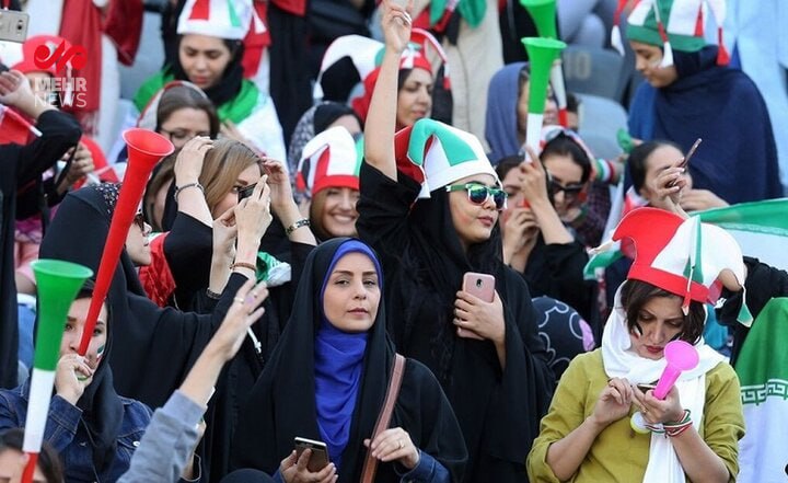 موافقت با حضور تماشاگران زن در بازی ایران و کره شمالی در مشهد
