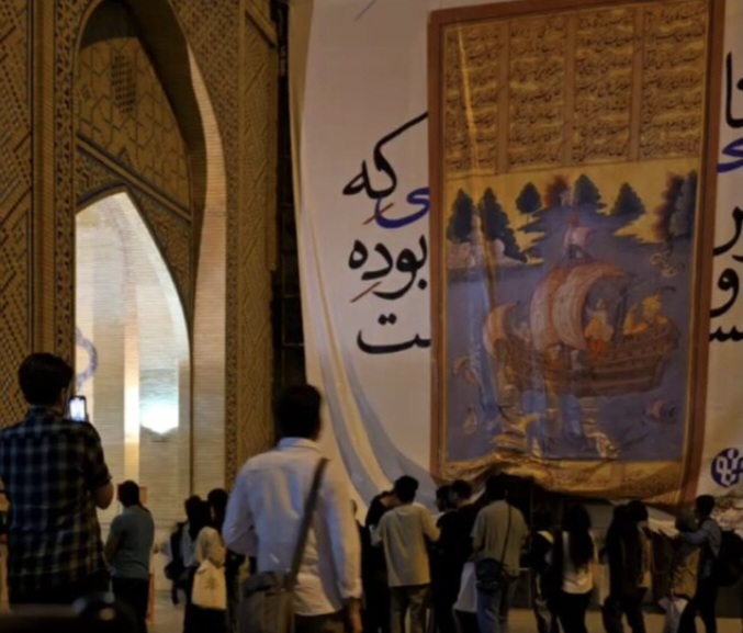 نصب بنر خلیج‌ فارس در نمایشگاه کتاب