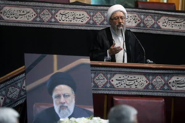 آملی لاریجانی: حضور پرشور مردم در تشییع شهدای خدمت تلاش‌های دشمنان را نقش بر آب کرد