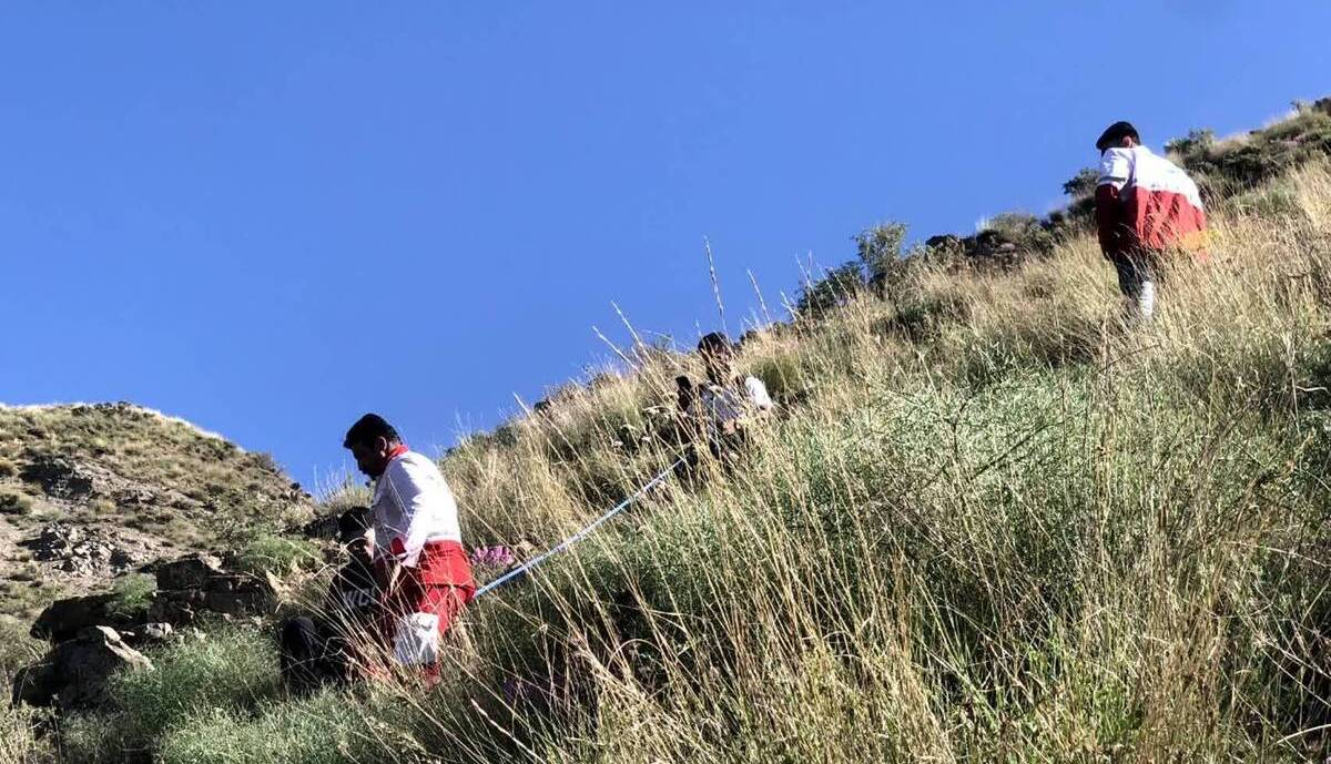 نجات ۳ گردشگر گرفتار در ارتفاعات طالقان