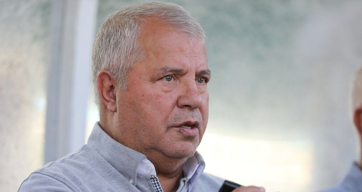 علی پروین بازداشت نشده است