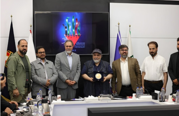 تجلیل از محمدرضا شریفی‌نیا؛ نشست رئیس سازمان سینمایی با مهمانان