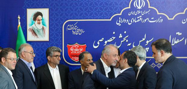 سهامدار اصلی پرسپولیس رفع ابهام کرد؛ درویش برود، هیئت مدیره اصلاح شود