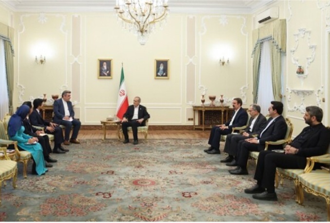 تاکید پزشکیان بر ارتقای روابط دو کشور در تقدیم استوارنامه سفیر ویتنام