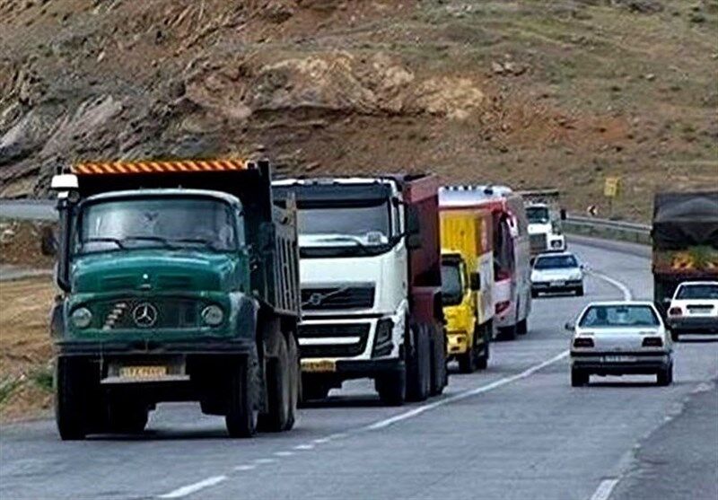 کامیون داران کشور در جبهه جابه جایی کالاهای اساسی حضور مستمر دارند