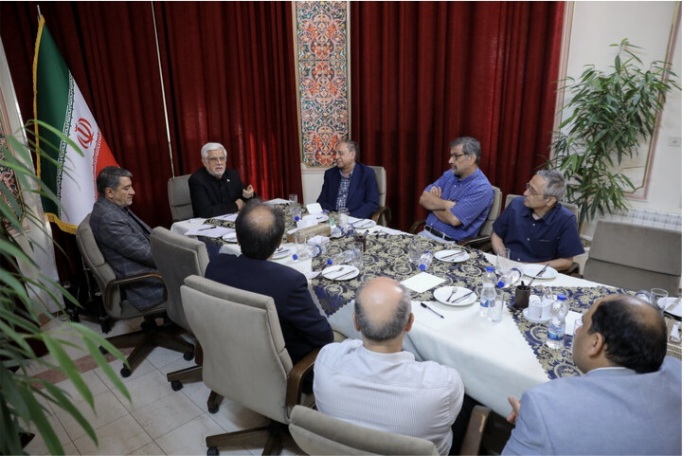 عارف: هیچ اختلافی میان میدان و دیپلماسی وجود ندارد