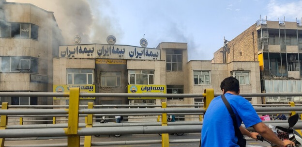 آتش‌سوزی فروشگاه کفش خیابان دماوند/ حضور ۵ ایستگاه آتش‌نشانی در محل