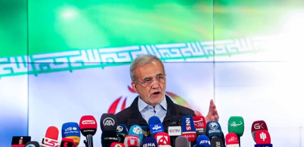 پزشکیان: دفاع از ایران فقط در میدان جنگ نیست، گاهی در یک تیتر درست و یک گزارش دقیق است