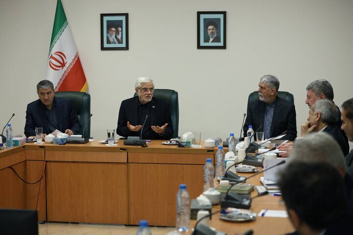 عارف: فرهنگ با بخشنامه و نگاه قیممآبانه اصلاح نمیشود