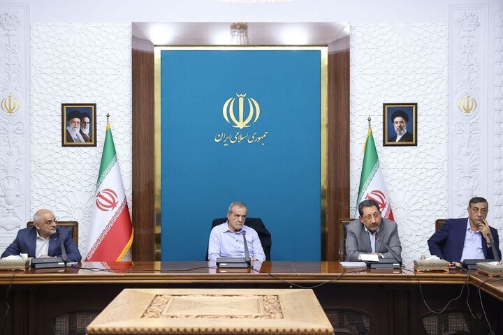   رئیس جمهور: استمرار تولید و فعالیت صنایع یک ضرورت حیاتی برای اقتصاد کشور است
