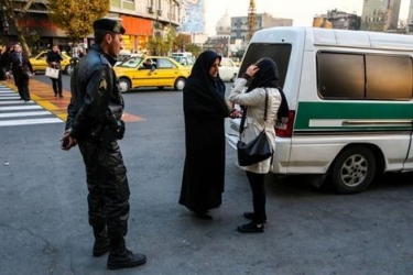 انتقاد یک حقوقدان از لایحه حجاب؛ نیروی انتظامی اجازه بازداشت زنان به‌خاطر حجاب را ندارد