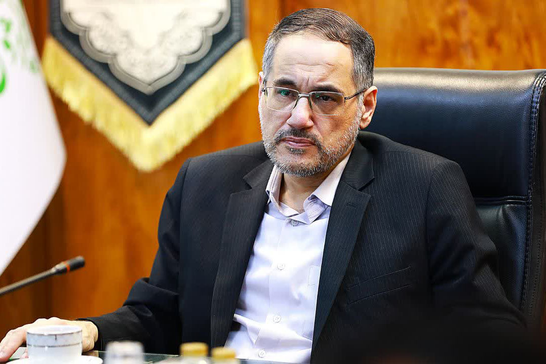 نادیده گرفتن اقدامات دولت، نیروهای نظامی و دیپلماسی خیانت تاریخی است