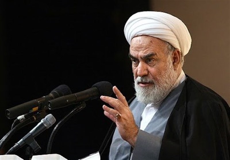 محمدیگلپایگانی: صهیونیستها روی هیتلر را سفید کردند