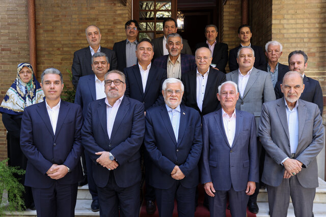 در دیدار با جمعی از کارآفرینان و صنعتگران استان یزد