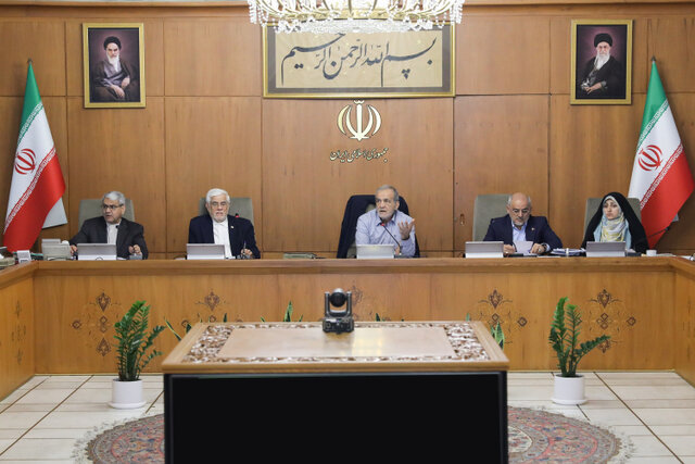 پزشکیان: تلاش دولت ارائه بودجه بدون کسری به مجلس است