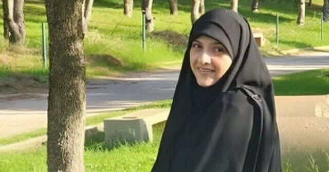 پیکر شهیده کرباسی در حرم مطهر شاهچراغ آرام میگیرد