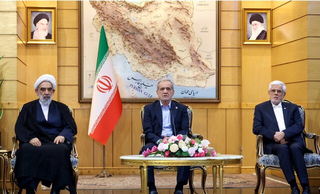 پزشکیان: کشورهای مسلمان با یکدیگر تعامل سازنده داشته باشند