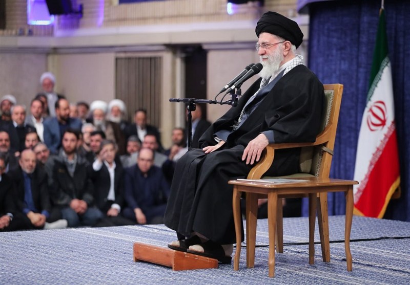 امام خامنهای: خطرناکتر از ناو سلاحی است که آن را به قعر دریا میفرستد
