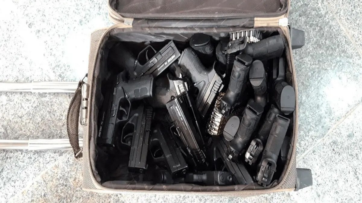 کشف ۱۵ قبضه اسلحه از چمدان دو مسافر اتوبوس/ خاموشی ماینرهای غیرمجاز در شیراز